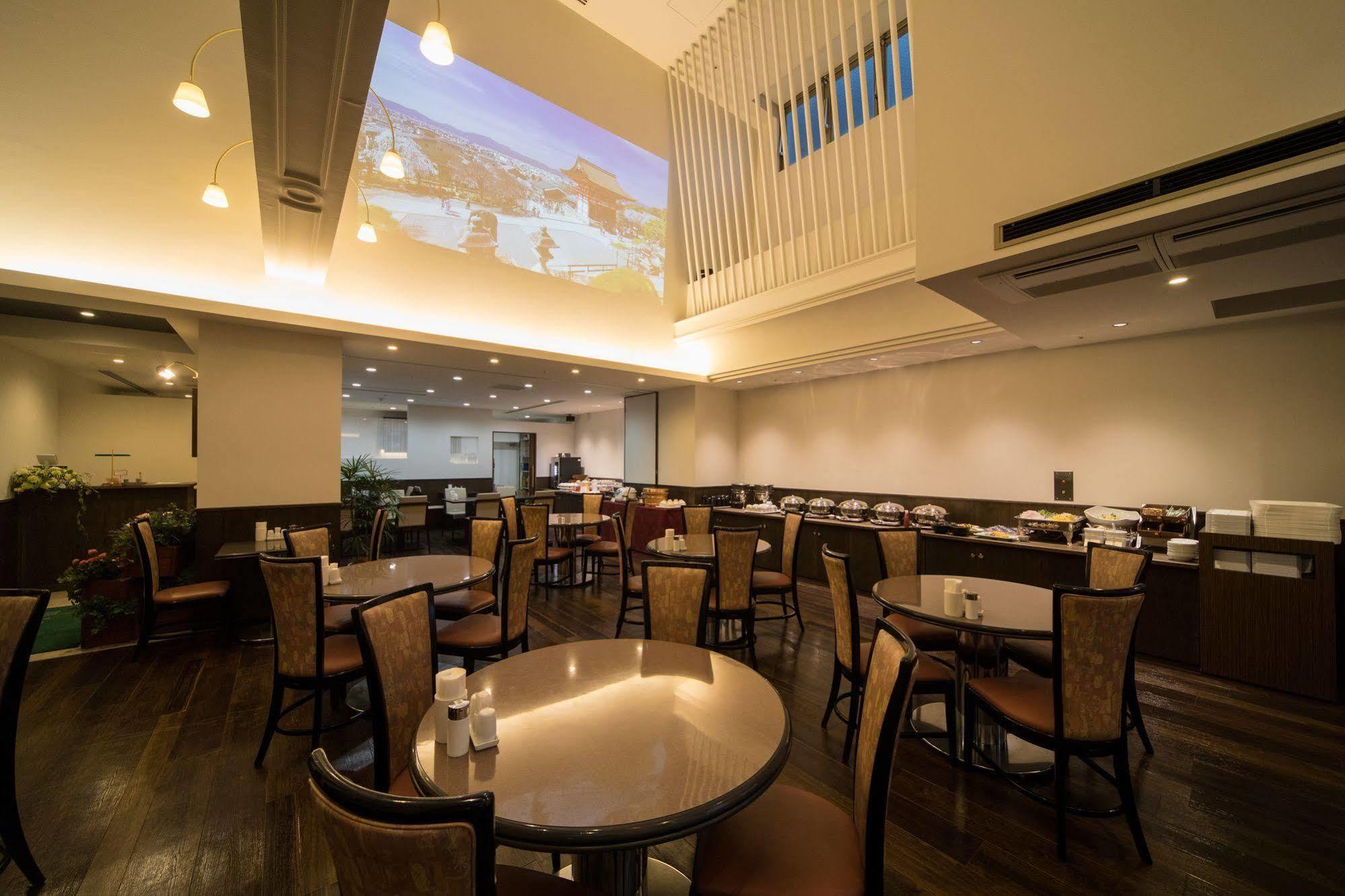 Hotel Claiton Esaka Szuita Kültér fotó